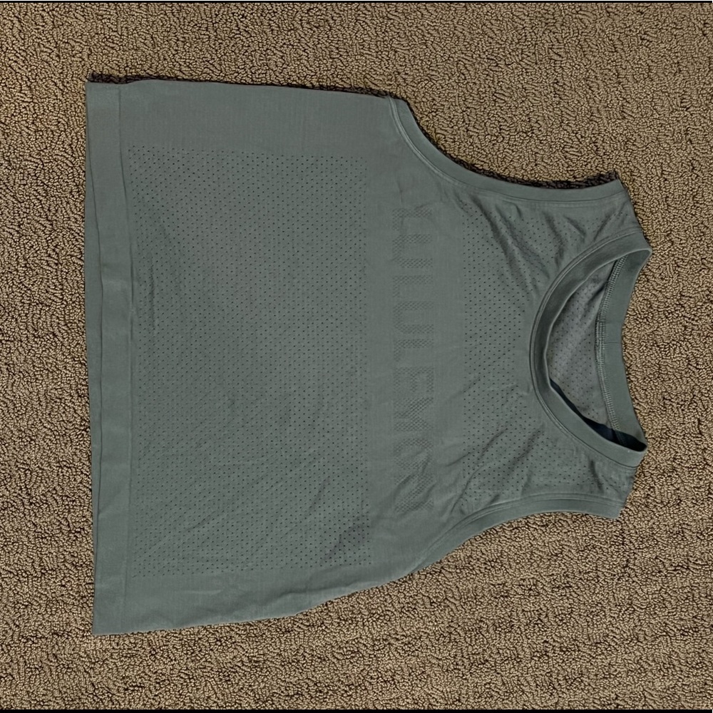 LULULEMON CROPPED MUSCLE TANK